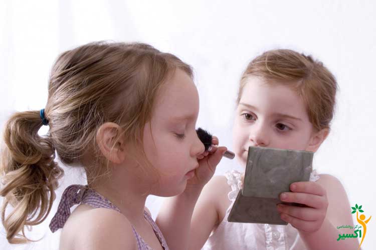 والدین و برخورد با آرایش کردن کودکان